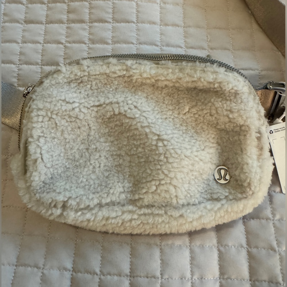Lululemon Everywhere Belt Bag Fleece BRAND NEW